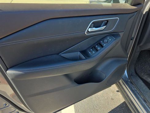 Certified 2021 Nissan Rogue SV w/ Premium Package FWD image 6