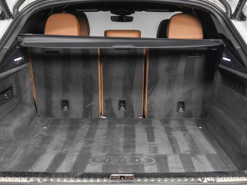 Used 2022 Audi Q8 Premium Plus w/ Premium Plus Package image 44