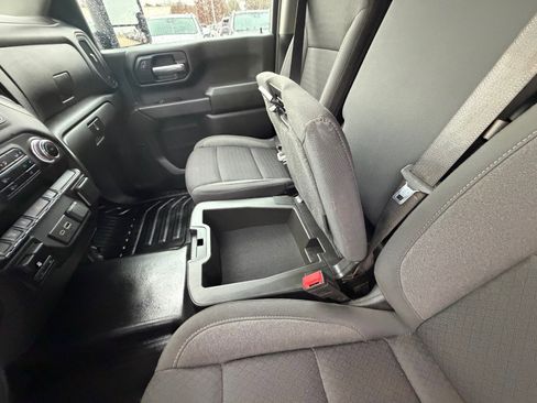 Used 2024 GMC Sierra 3500 Pro w/ Convenience Package image 16