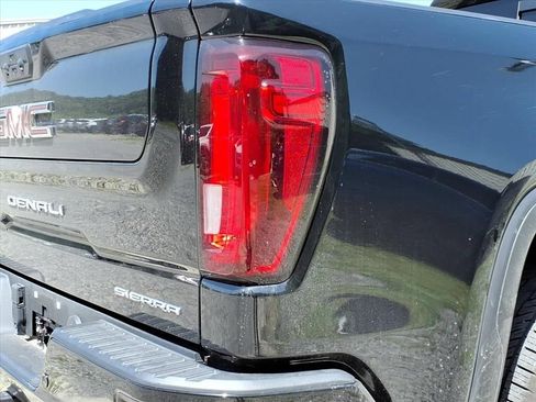 Used 2023 GMC Sierra 1500 Denali w/ Denali Reserve Package AWD/4WD image 16