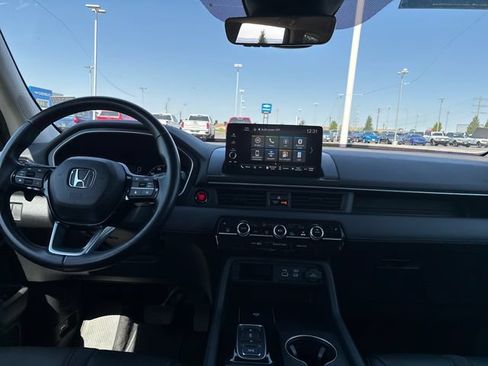 Used 2025 Honda Pilot EX-L image 12
