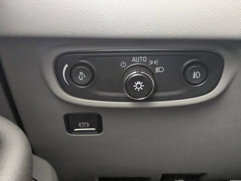 Used 2024 GMC Terrain SLT FWD image 30