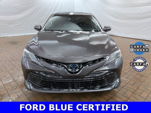 Used 2018 Toyota Camry XLE image 2