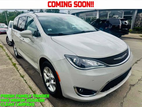 Used 2017 Chrysler Pacifica Touring-L Plus w/ Advanced Safetytec Group FWD image 1