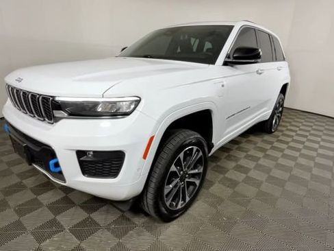 Used 2023 Jeep Grand Cherokee Overland w/ Luxury Tech Group IV AWD/4WD image 9