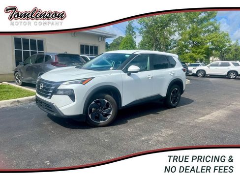 Used 2025 Nissan Rogue SV FWD image 1