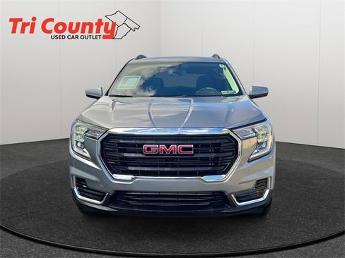 Used 2024 GMC Terrain SLE w/ Driver Convenience Package image 2