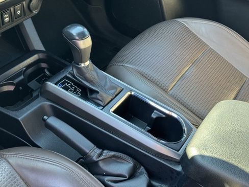 Used 2017 Toyota Tacoma Limited image 18