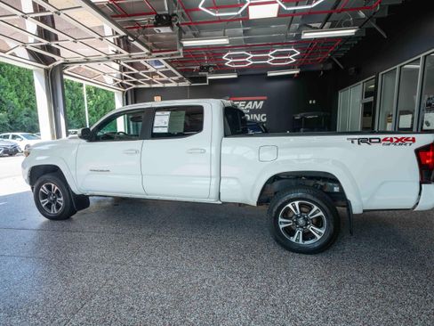 Used 2019 Toyota Tacoma SR5 AWD/4WD image 2