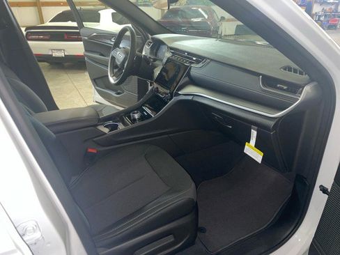 New 2026 Jeep Grand Cherokee L Laredo w/ MOPAR Finishing Package image 15