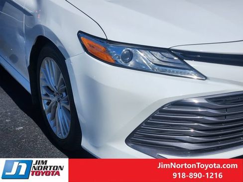 Used 2019 Toyota Camry XLE FWD image 10