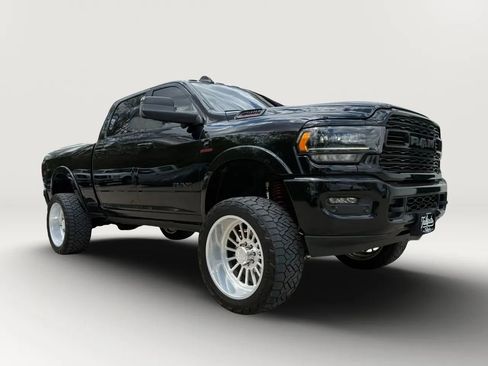 Used 2022 RAM 2500 Limited AWD/4WD image 2