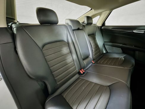 Used 2018 Ford Fusion SE w/ Equipment Group 201A image 25