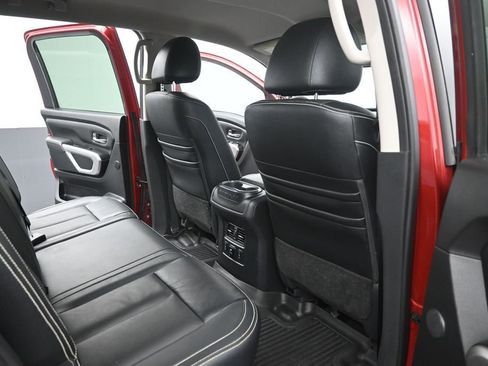 Used 2018 Nissan Titan PRO-4X w/ Pro-4x Convenience Package AWD/4WD image 12