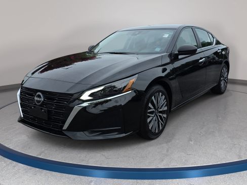 Used 2024 Nissan Altima 2.5 SV FWD image 1
