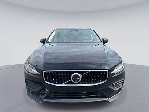 Used 2025 Volvo V60 B5 Cross Country Plus AWD/4WD image 9