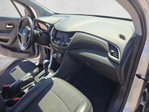 Used 2020 Chevrolet Trax LT w/ Redline Edition FWD image 21