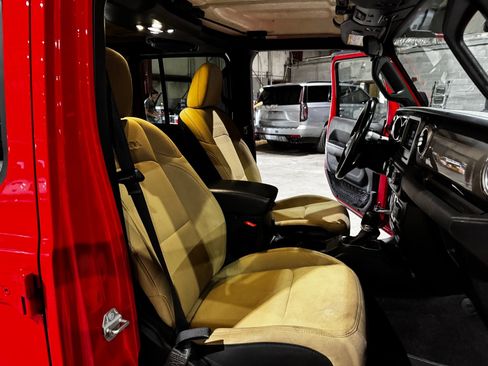 Used 2021 Jeep Wrangler Unlimited Sahara AWD/4WD image 26