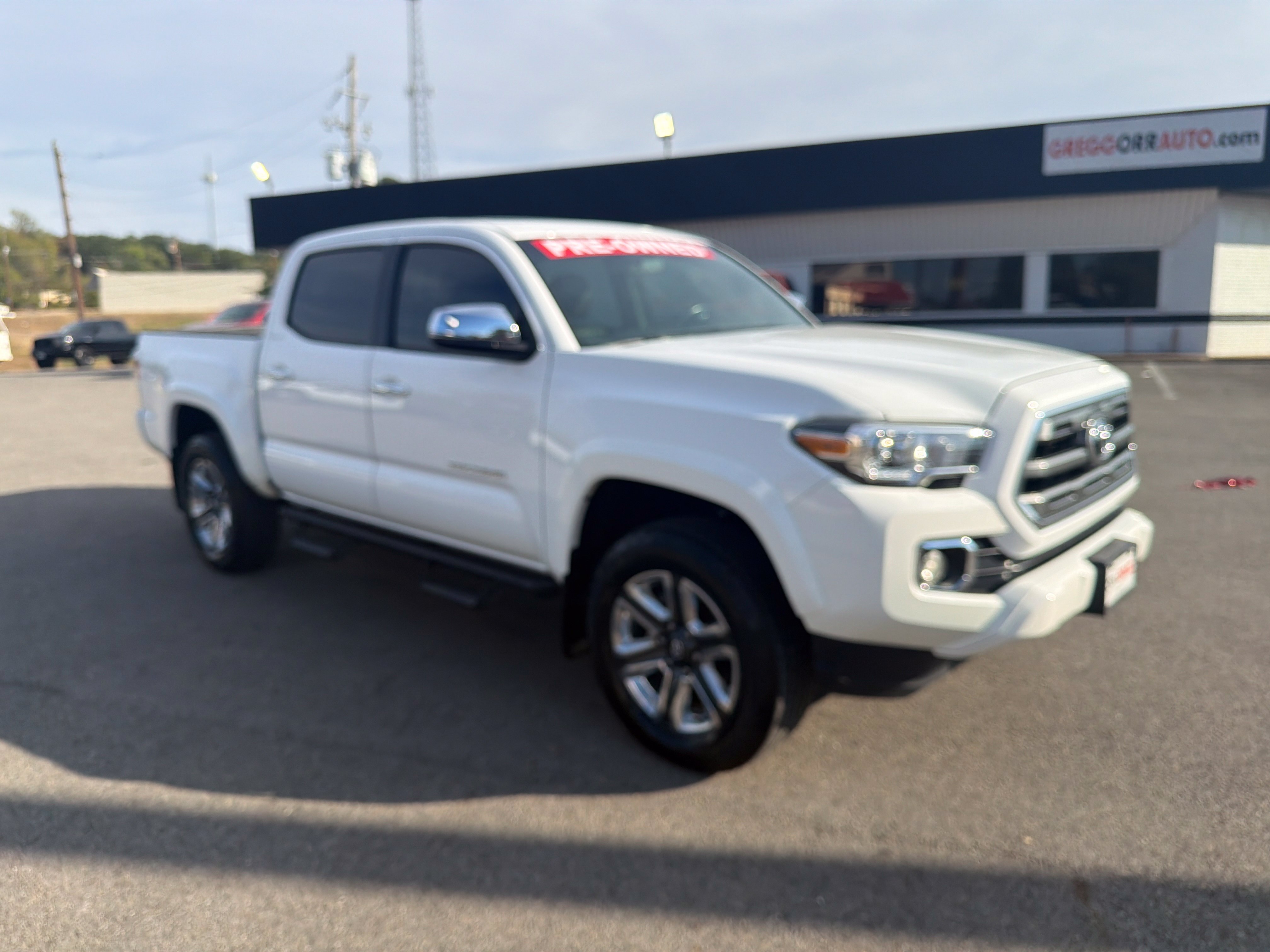 Used 2016 Toyota Tacoma Limited w/ Towing Package AWD/4WD image 3