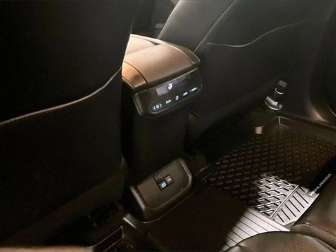 Used 2022 Toyota Highlander XLE image 10