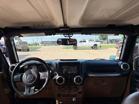 Used 2018 Jeep Wrangler Unlimited Rubicon w/ Connectivity Group AWD/4WD image 20