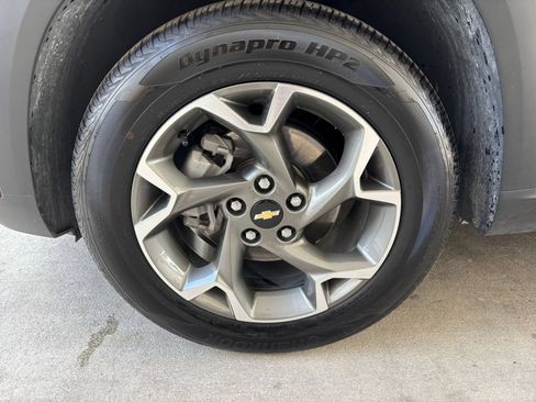 Used 2025 Chevrolet Trax LT w/ LT Convenience Package FWD image 30