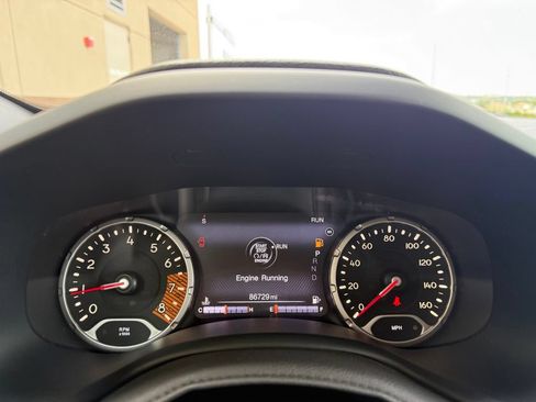 Used 2021 Jeep Renegade Latitude FWD image 14
