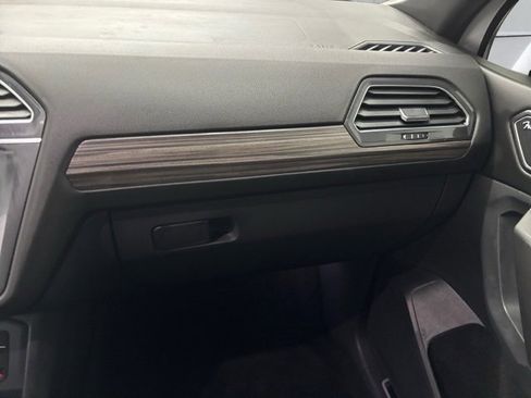 Used 2022 Volkswagen Tiguan SEL R-Line image 18