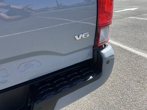 Used 2019 Toyota Tacoma TRD Sport AWD/4WD image 39