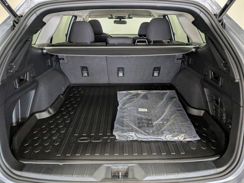 Used 2025 Subaru Outback Premium image 21