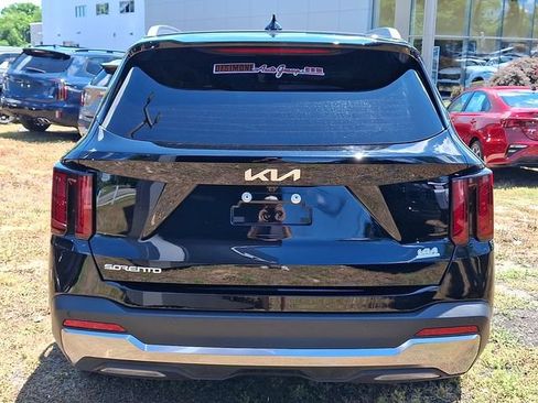 Certified 2026 Kia Sorento S w/ S Panoramic Sunroof Package FWD image 5