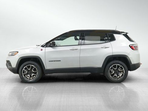 Used 2025 Jeep Compass Trailhawk AWD/4WD image 2