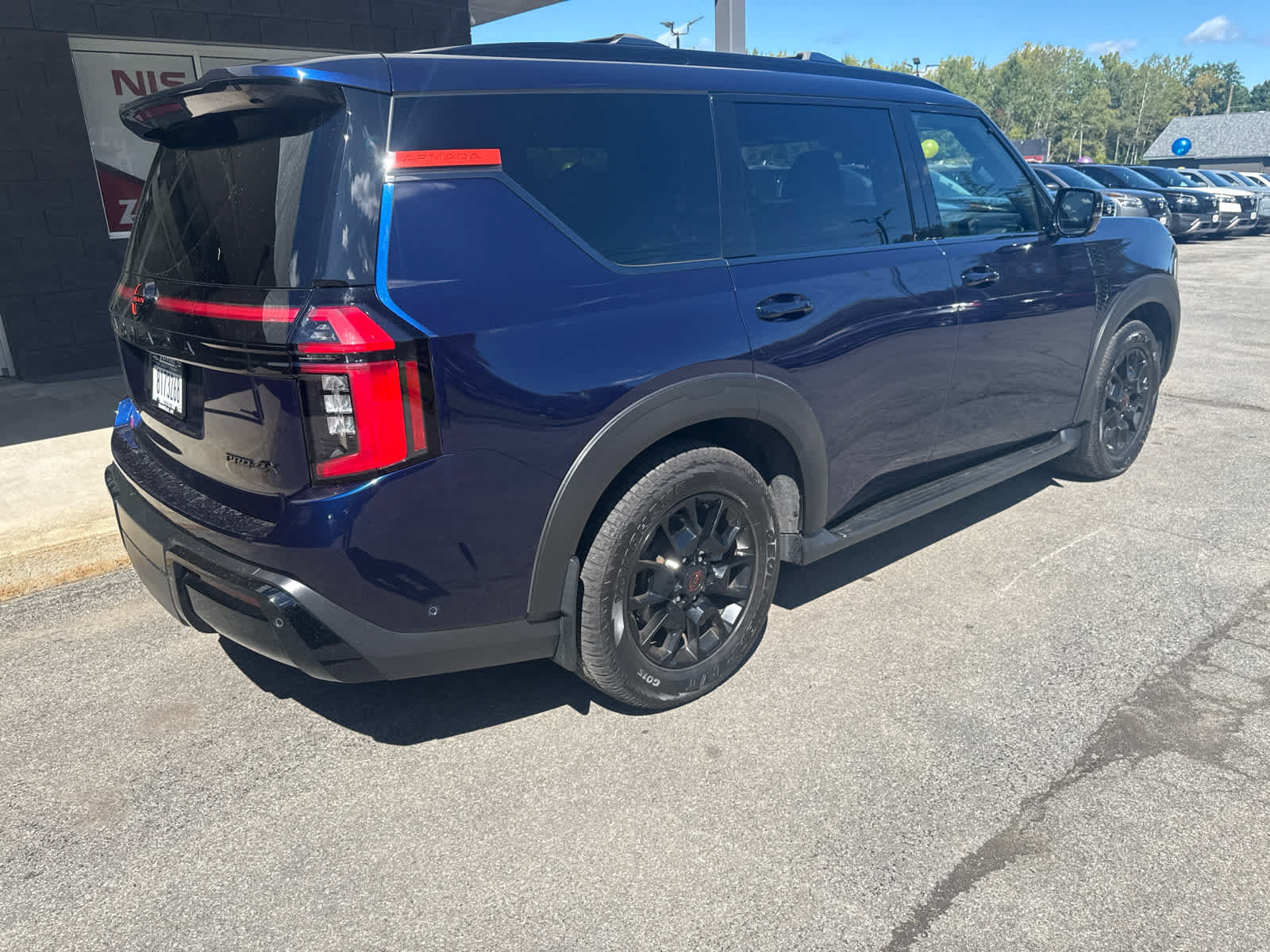 Certified 2025 Nissan Armada PRO-4X AWD/4WD image 3