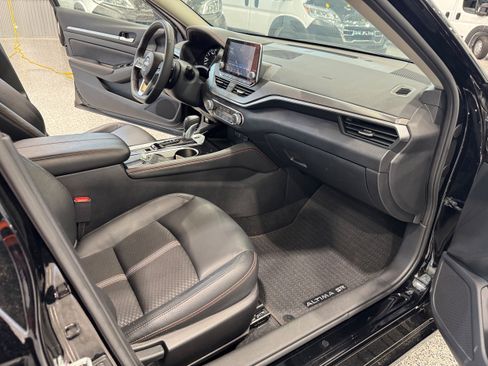 Used 2025 Nissan Altima 2.5 SR AWD/4WD image 14