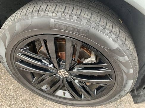 Used 2022 Volkswagen Tiguan SE R-Line image 14