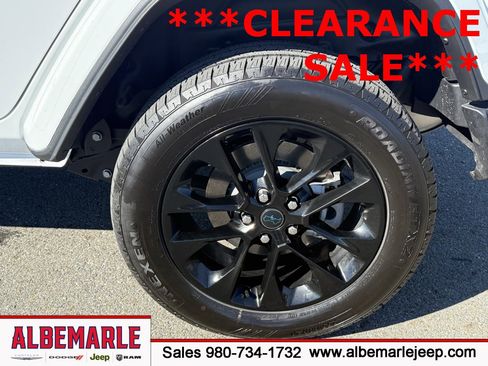 Used 2025 Jeep Wrangler Unlimited Sahara w/ Safety Group image 12