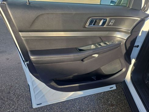 Certified 2018 Ford Explorer XLT image 11