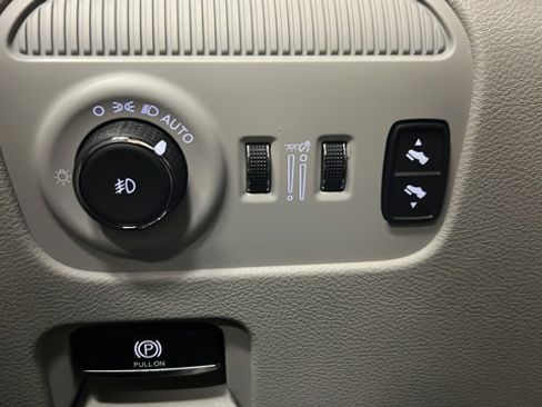 Used 2023 Jeep Wagoneer 4WD w/ Premium Group I image 34