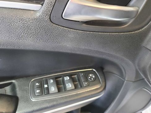 Used 2015 Chrysler 300 Limited image 20