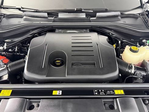 Used 2025 Land Rover Range Rover Sport SE AWD/4WD image 32