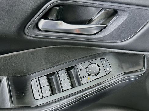Used 2025 Nissan Rogue SV AWD/4WD image 15