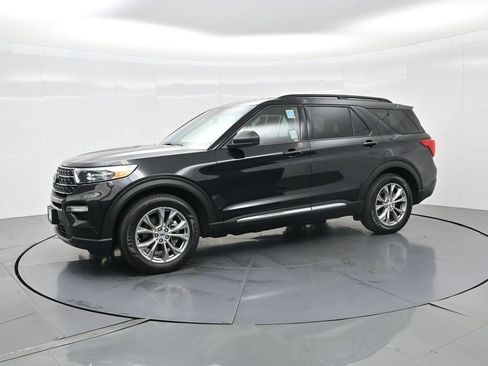 Used 2022 Ford Explorer XLT w/ Equipment Group 202A image 68