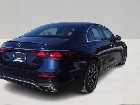 Used 2025 Mercedes-Benz E 350 4MATIC Sedan image 5