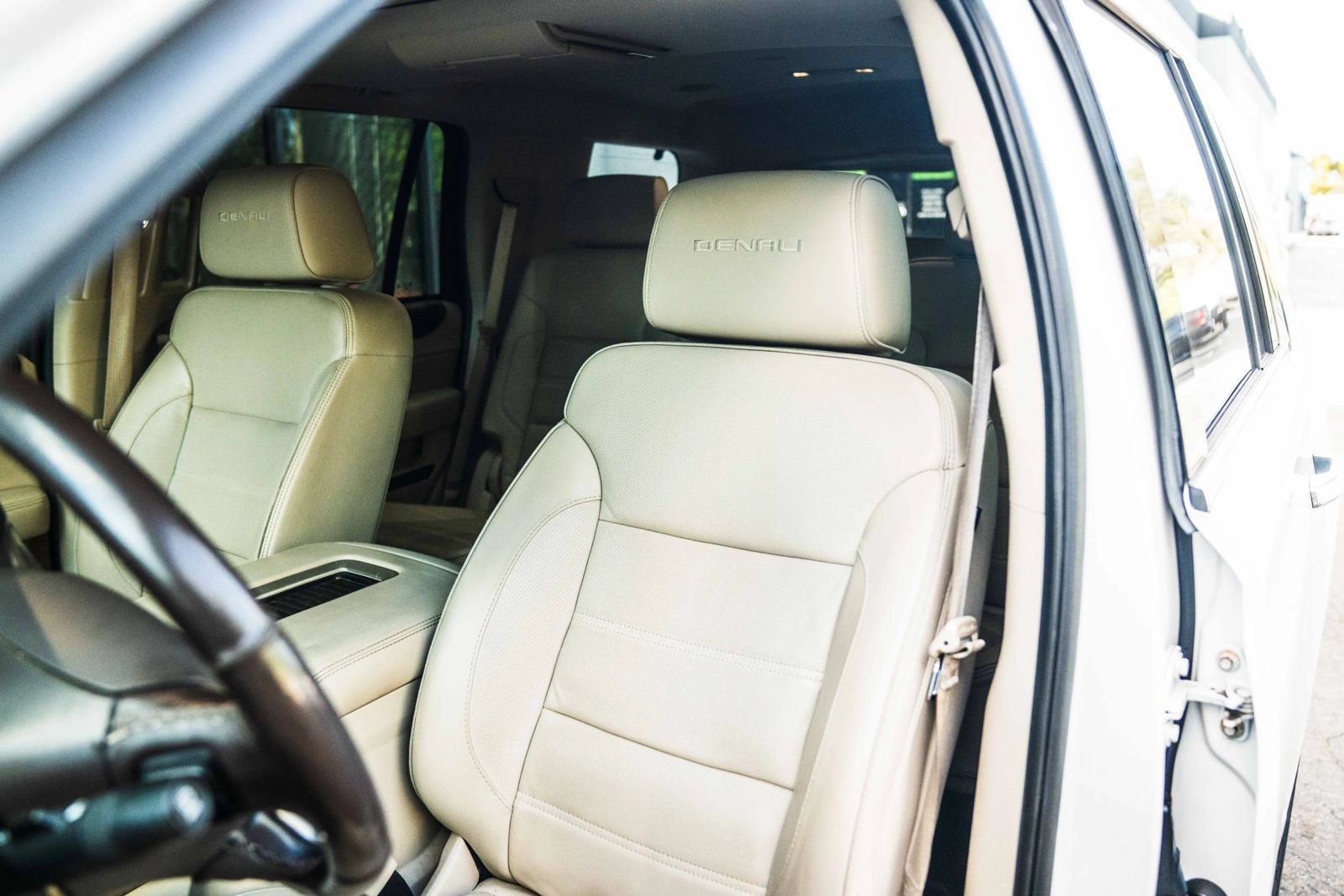 Used 2018 GMC Yukon Denali w/ Open Road Package RWD image 24