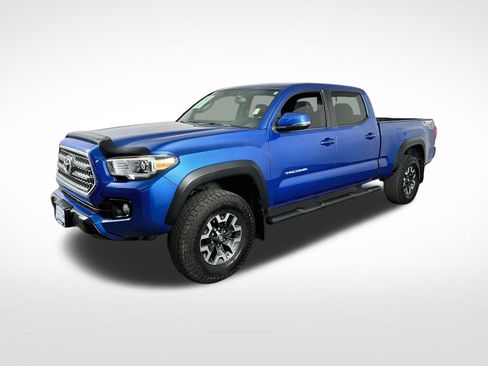 Used 2017 Toyota Tacoma TRD Off-Road w/ Premium & Technology Package AWD/4WD image 4