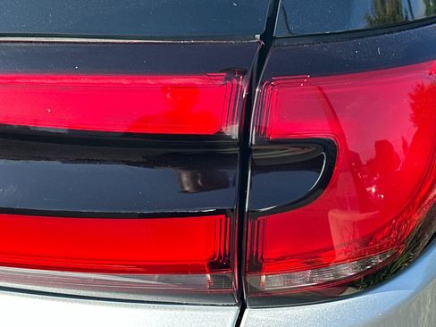 Used 2023 Chrysler Pacifica Touring-L FWD image 33