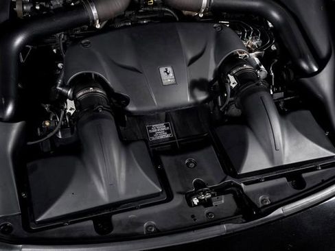Used 2016 Ferrari California T RWD image 16