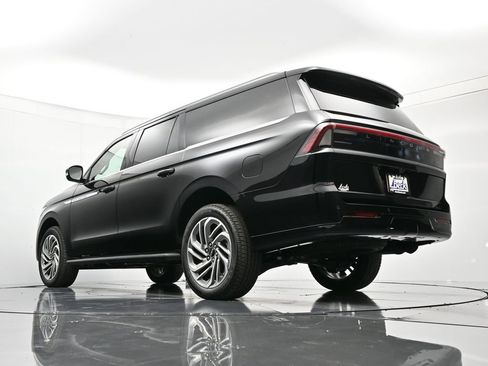 New 2026 Lincoln Navigator L Premier AWD/4WD image 45