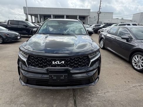 Used 2022 Kia Sorento S FWD image 2