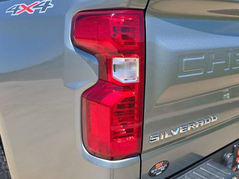 Used 2023 Chevrolet Silverado 1500 LT AWD/4WD image 33